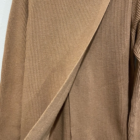 Women’s Tan Banana Republic ribbed knit sweater. Size M - Picture 5 of 6